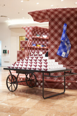 Burberry design production Cosi Tutti